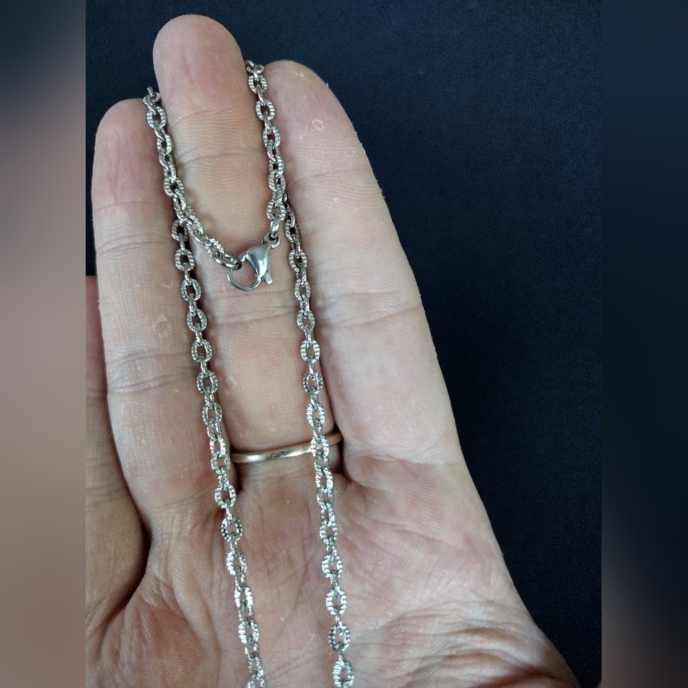 Silver And Gold Heart Pendant Chain Necklace - Picture 4 of 8